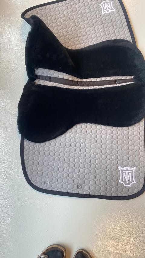 Mattes dressursjaberak ewwa m/saueskinn