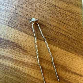 Bobbypin med blomst i diamanter liten