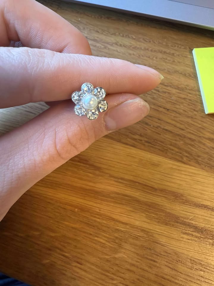 Bobbypin med blomst i diamanter liten