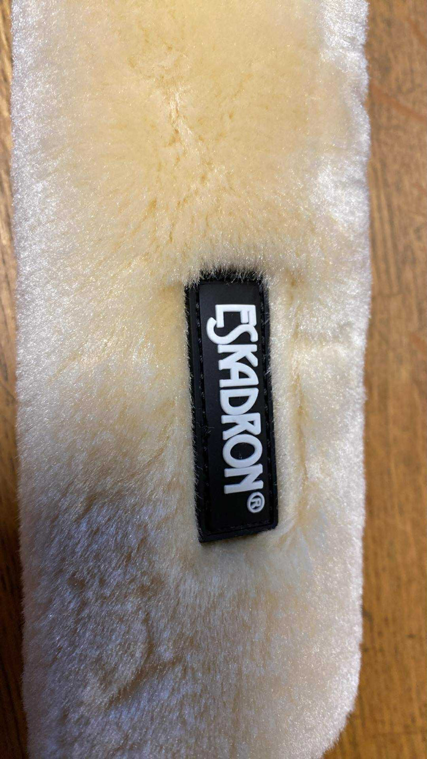 Eskadron Martingal Beskytter